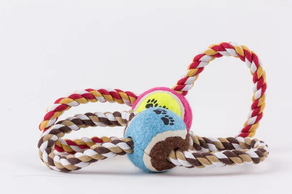 Hundespielzeug - buntes Hundespielzeug aus Baumwolle auf weißem Hintergrund — Stockfoto