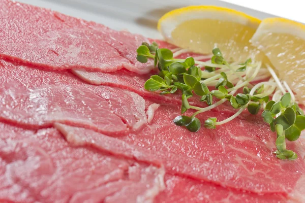 Tranches de steak d'aloyau de bœuf — Photo