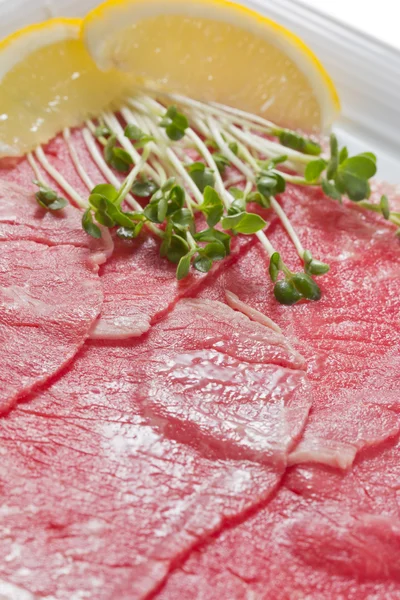 Шматочки яловичого серроїнового стейка — стокове фото