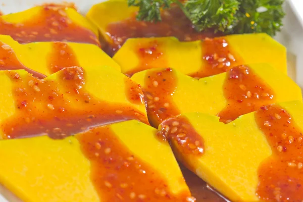 Calabaza japonesa sobre fondo blanco — Foto de Stock