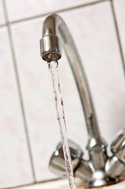 su musluk çalışan