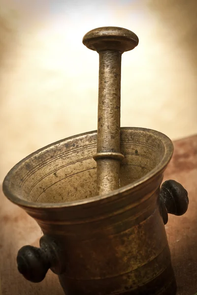 Oude bronzen mortier en een stamper — Stockfoto