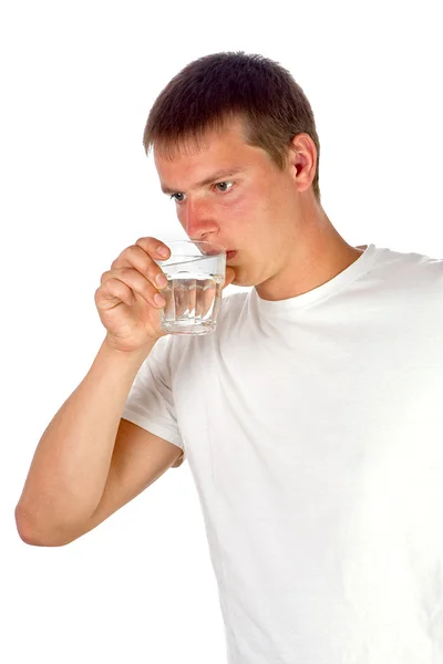 Genç adam su içiyor. — Stok fotoğraf