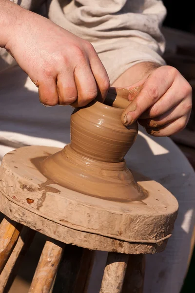 Handen van potter — Stockfoto