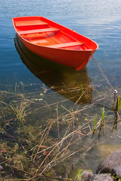 Barco rojo — Foto de Stock