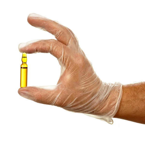 Main tenant ampule avec médicament jaune — Photo