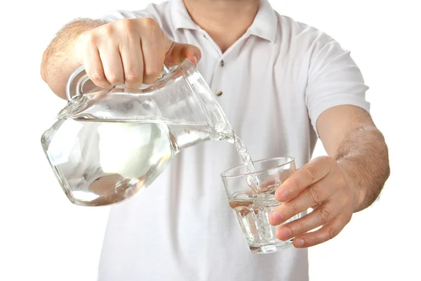 Homem arquivando vidro com água — Fotografia de Stock