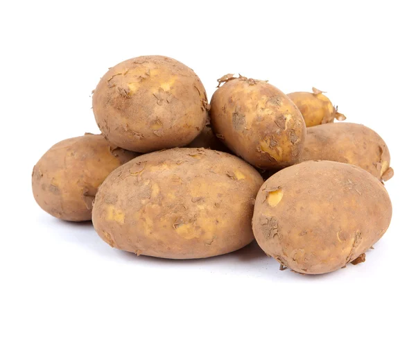 Stapel van aardappelen op wit — Stockfoto