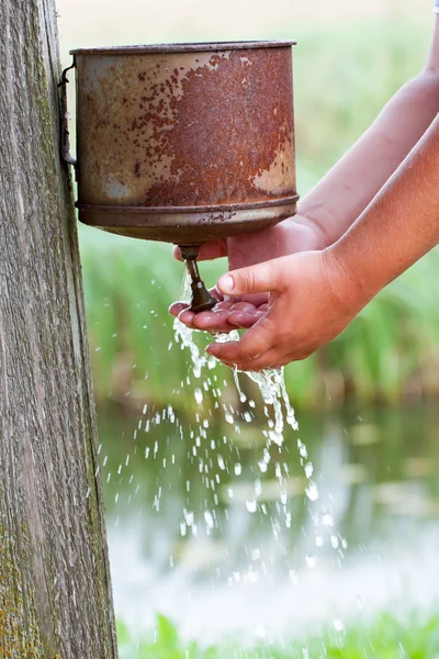 Hands washing outdoors — Stock Photo, Image