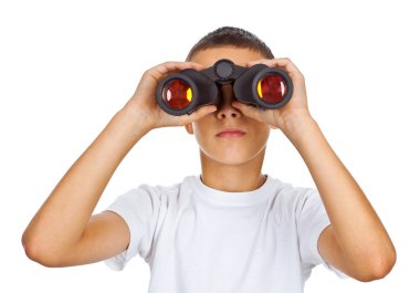 Dürbünle bakan çocuk