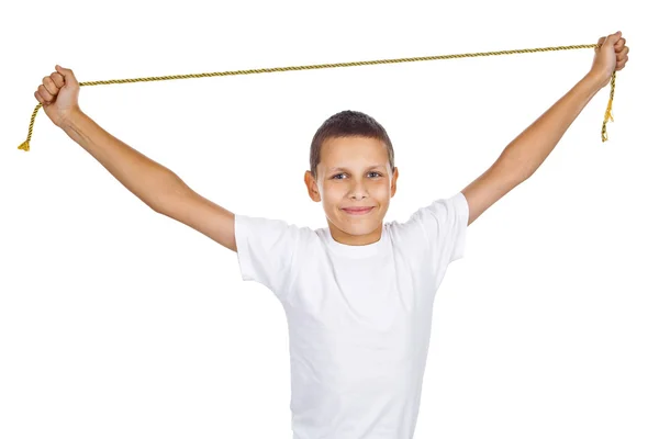Niño en camiseta blanca esparciendo cuerda dorada —  Fotos de Stock