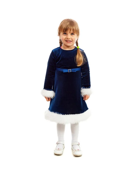 Koyu mavi elbise gülümseyen içinde küçük bir kız — Stok fotoğraf