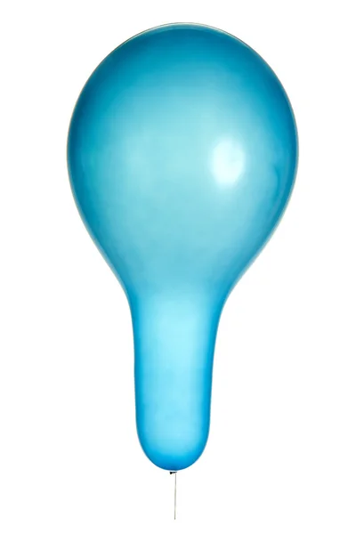 Ballon gonflable bleu sur blanc — Photo