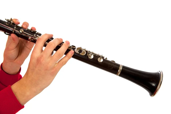 Mãos a tocar clarinete. Isolado sobre fundo branco — Fotografia de Stock