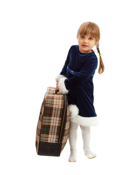 Kleines Mädchen mit großem Koffer — Stockfoto