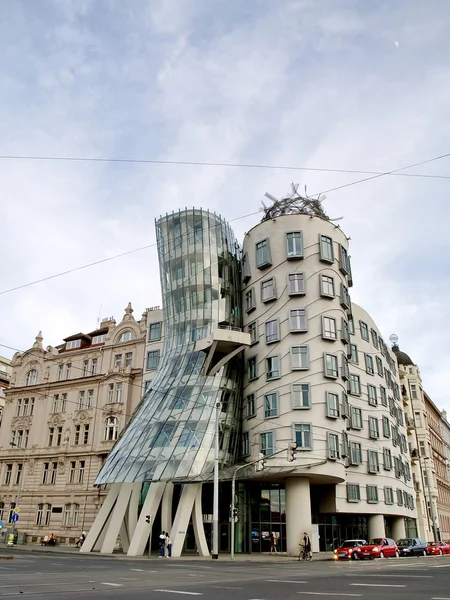 The Dancing House in the center of Prague. — Stock Photo, Image