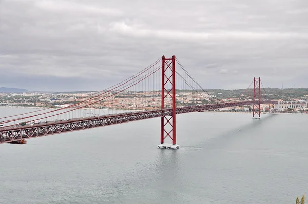"25 de Abril "Bridge of Lisbon — стоковое фото
