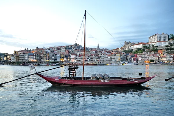 Wijn boten op de rivier douro, porto, portugal — Stockfoto