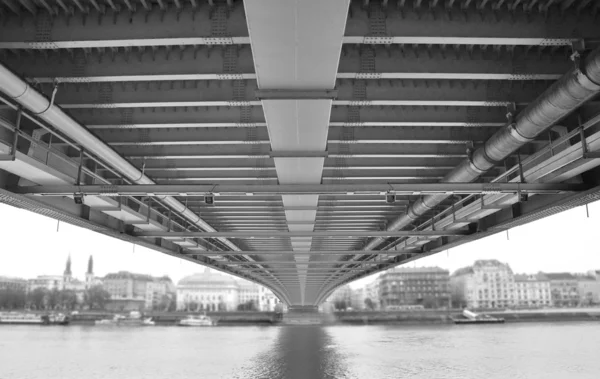 Sotto il ponte — Foto Stock