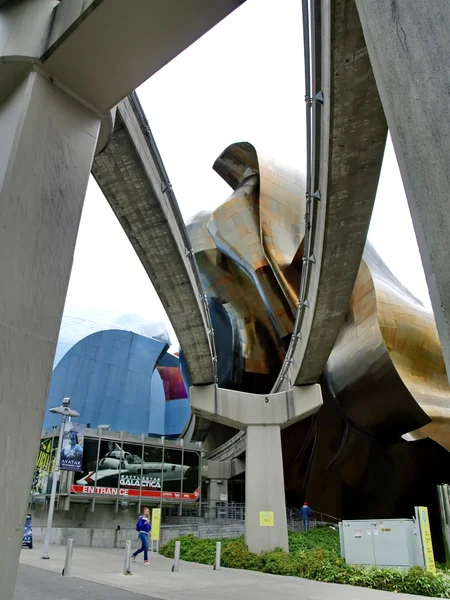 SEATTLE - SEPTEMBER 6: Experience Music Project (EMP) with Seatt — Stock Photo, Image