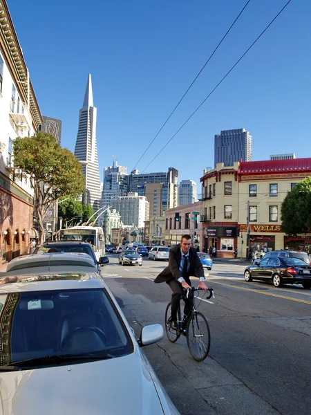 SAN FRANCISCO - OCTOBER 1: An unidentified man Cycling on the st — Stock Photo, Image