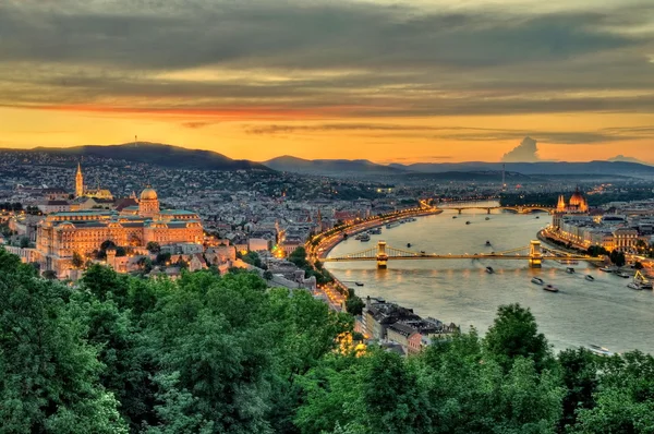 Vista panoramica di Budapest al tramonto — Foto Stock