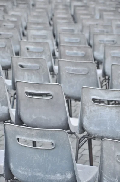 Boş gri sandalyeler — Stok fotoğraf