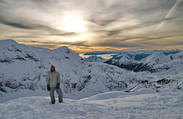 Jonge man in tha Oostenrijkse Alpen — Stockfoto