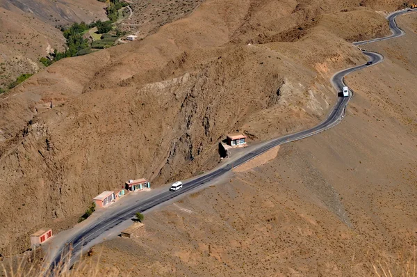 Curly road in the High Atlas mountains in Morocco — Stock Photo, Image