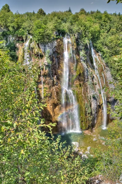 Найбільший водоспад (невеличкому ляпас) на pltvice озерах в Хорватії — стокове фото