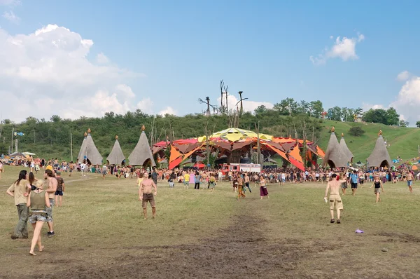 OZORA, HUNGARY - AUGUST 01: Main stage on Ozora Festival, one of — Stock Photo, Image