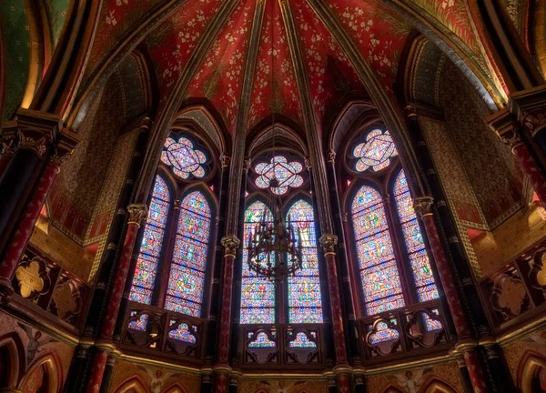 El hermoso interior de la Catedral de Bayona en Bayona, Francia —  Fotos de Stock