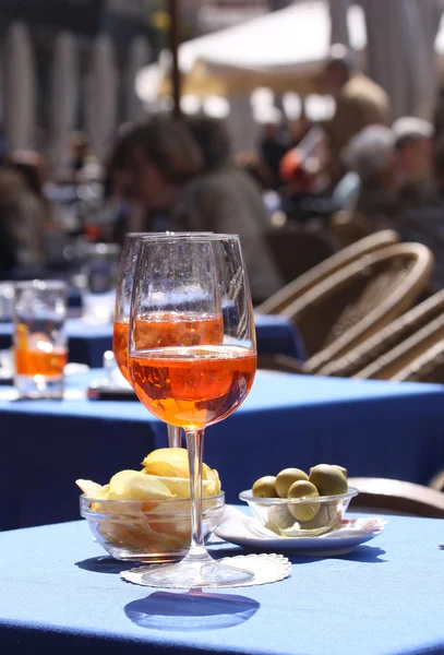 Aperol glasses at an outdoor cafe in Verona — Stock Photo, Image