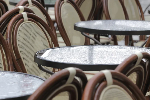 Bir yağmurlu günde sokak Cafe