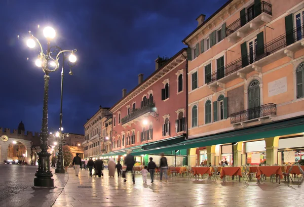 Piazza Bra a Verona di notte — Foto Stock