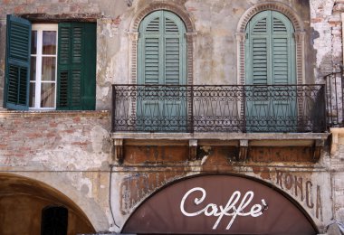 piazza delle erbe Verona üzerinde eski Cafe