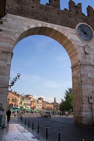 Městské brány v verona — Stock fotografie