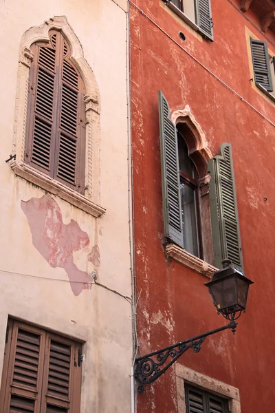 Eski kasaba evleri, verona — Stok fotoğraf