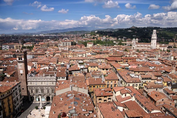 Vista sobre a Piazza delle Erbe em Verona — Fotografia de Stock