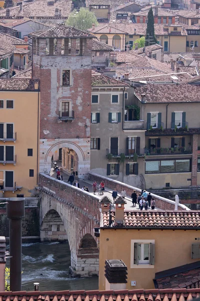 Ponte di Pietra sobre o rio Etsch em Verona — Fotografia de Stock