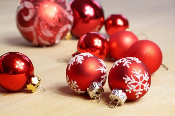 Küçük kırmızı Noel topları — Stok fotoğraf