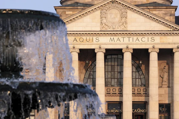 Spa house with fountain in Wiesbaden — Stock Photo, Image