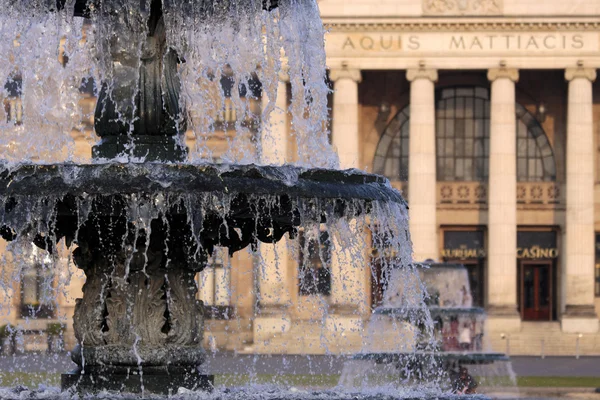 Spa house and fountain in Wiesbaden — Stock Photo, Image