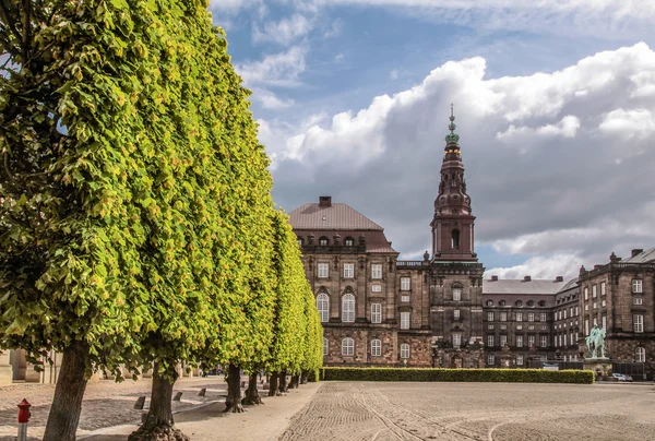 Christiansborg kastély Koppenhágában — Stock Fotó