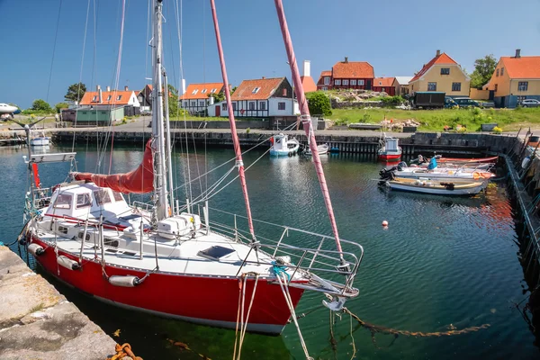 Pequeño puerto en Gudhjem en Bornholm — Foto de Stock