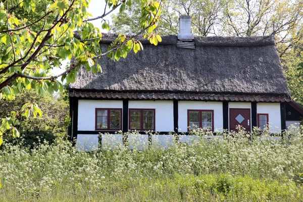 Idyllic country cottage — Stock Photo, Image