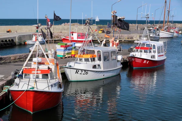 Barcos de pesca no porto — Fotografia de Stock