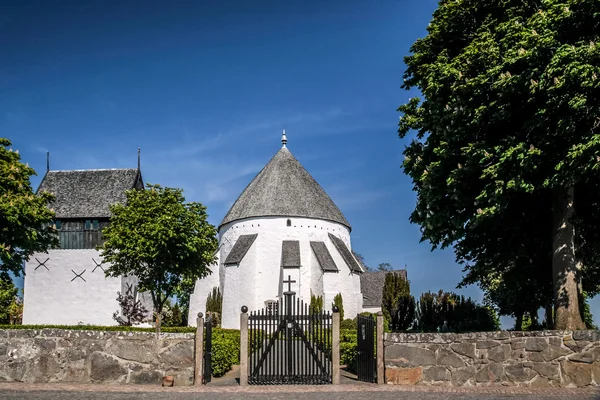 De kerk osterlars kirke op bornholm — Stockfoto