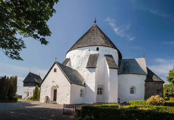 De kerk osterlars kirke op bornholm — Stockfoto