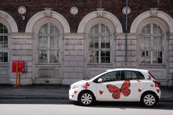 Coloré, drôle de voiture peinte — Photo